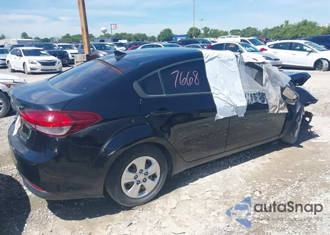 2018 Kia Forte Lx z USA, uszkodzony, nr VIN 3KPFK4A72JE166567